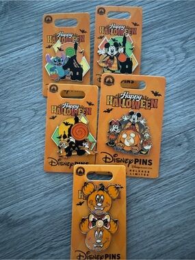 Disney Halloween Character Pin Set